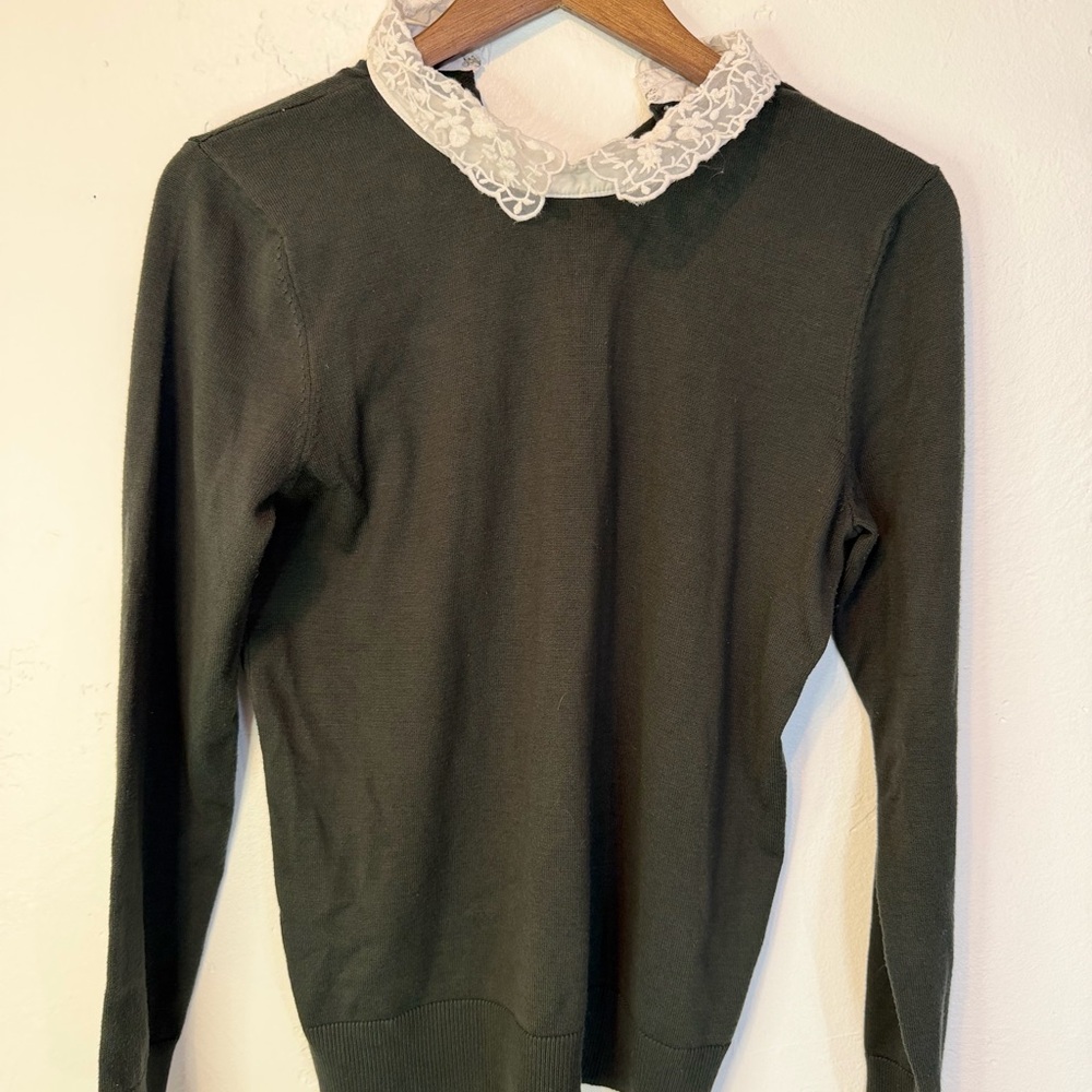 Cable & Gauge Olive Green Sweater with White Lace Collar